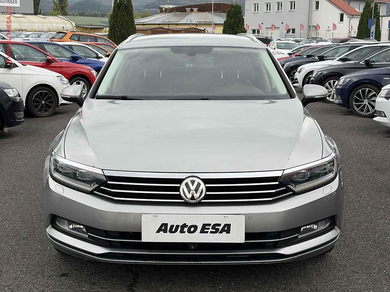 Volkswagen Passat (2014) 2.0TDi, ČR, DSG, bixenon - fotka 2 z 17
