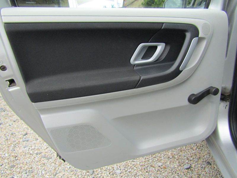 Škoda Roomster (2007) 1.6 16V 77kW - fotka 20 z 36