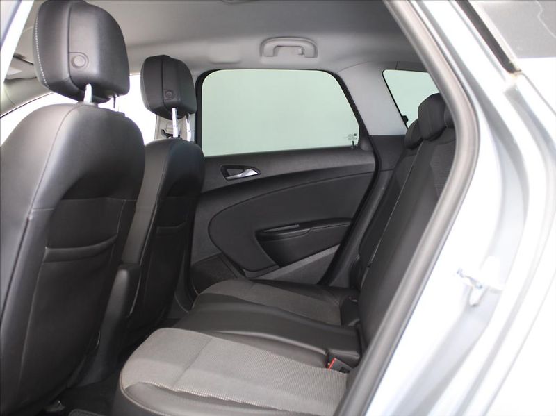 Opel Astra 1,6 CDTi 81kW Cosmo Výprodej - fotka 7 z 19