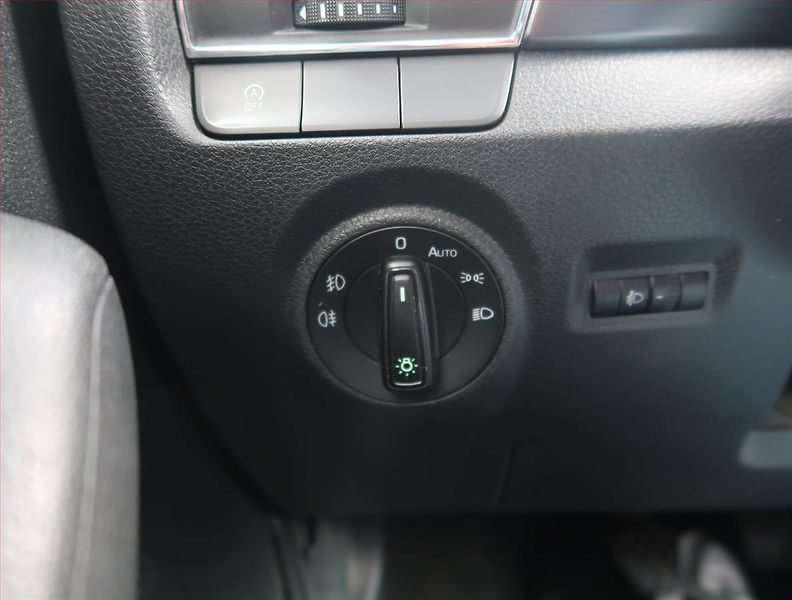 Škoda Fabia (2016) 1.2 TSI, Tempomat - fotka 16 z 26