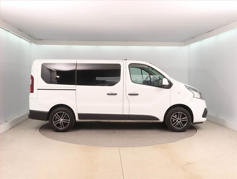 Renault Trafic (2019) 1.6 dCi, Bus, 9Míst, ČR, DPH - fotka 6 z 16