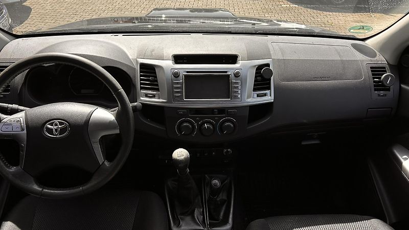 Toyota Hilux 2.5 DiD King Cab  - fotka 11 z 15