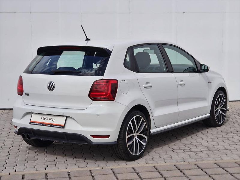 Volkswagen Polo GTI 1,8 TSI 141 kW 6MP 1,8 TSI - fotka 2 z 23