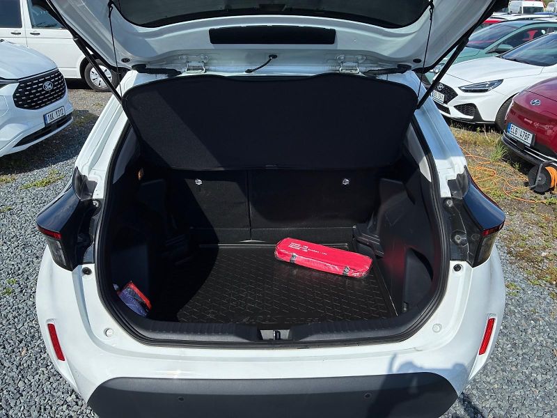 Toyota Yaris Cross (2023) COMFORT 1.5HYBRID 68kW CZ DPH  - fotka 6 z 11