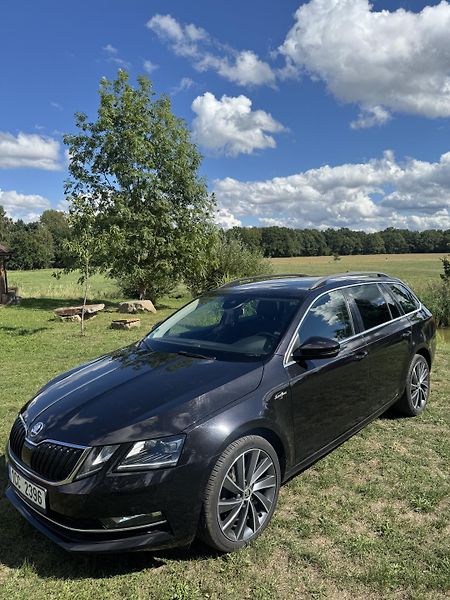 Škoda Octavia (2019) Laurin&Klement 3 kombi 2 TDI - fotka 1 z 17