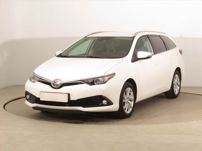 Toyota Auris (2017) 1.6 Valvematic, Serv.kniha - fotka 2 z 16