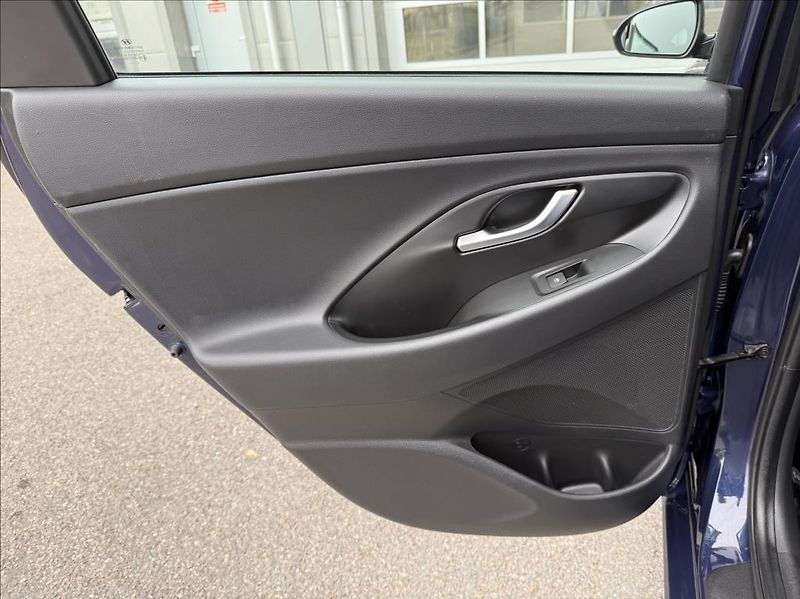 Hyundai i30 1,5 i  WG Comfort Alu 16 - fotka 10 z 25