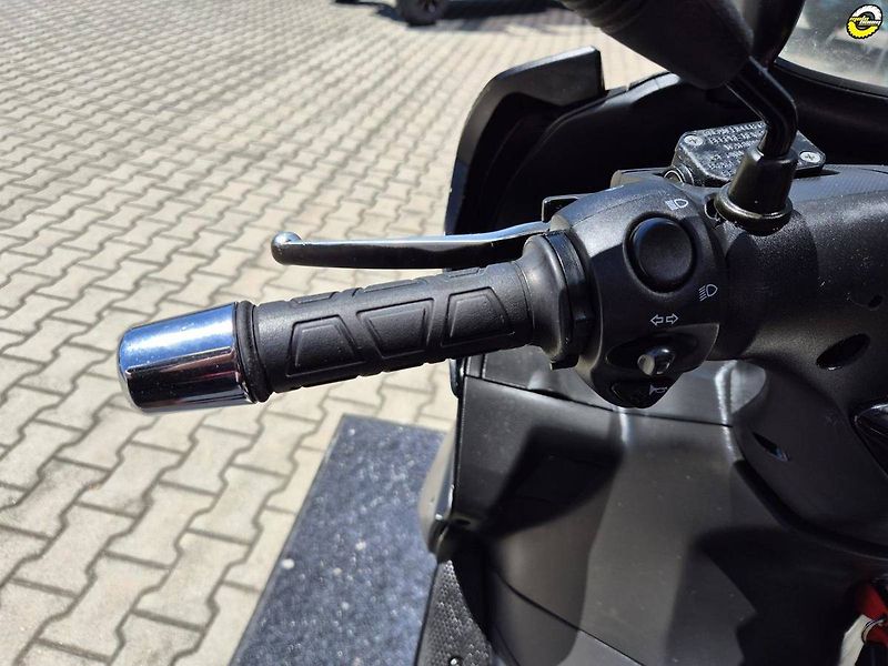 Aprilia SR Max 300 (2012) - fotka 20 z 23