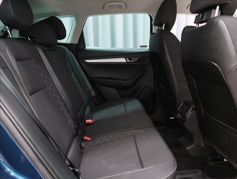 Škoda Karoq 1,5 TSI ČR 1. MAJ NAVI 2x ALU - fotka 41 z 45