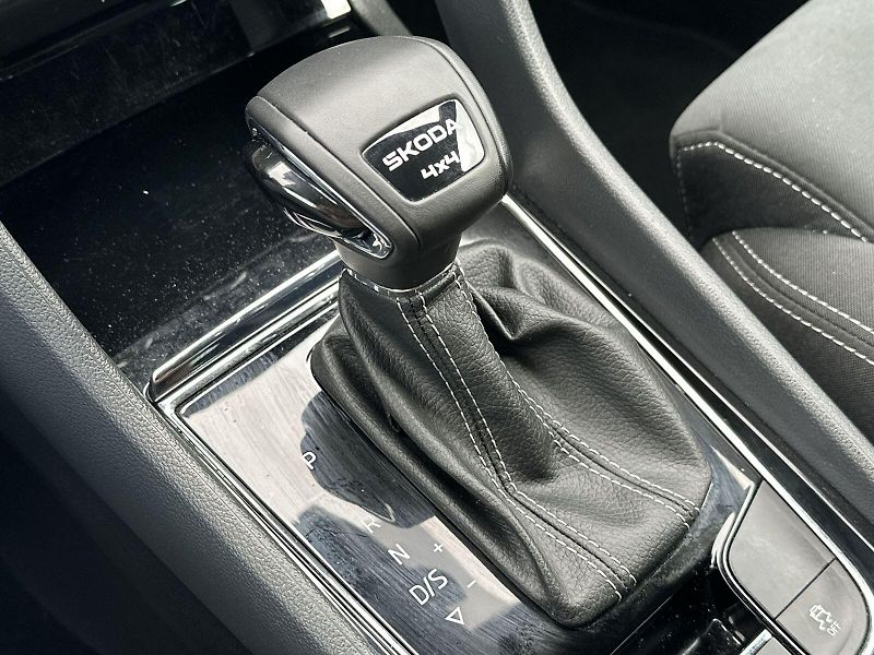 Škoda Karoq (2025) 2.0 TSI 4x4 DSG Sportline - fotka 15 z 36