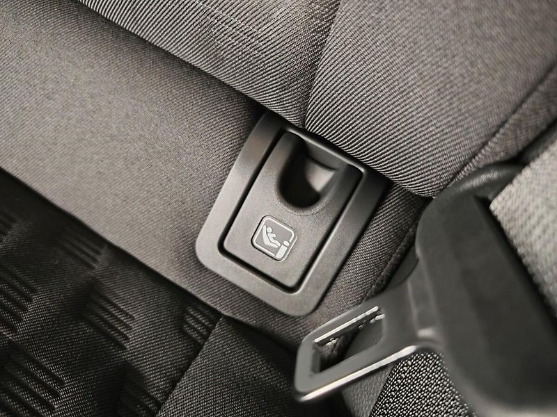 Toyota Yaris 1.5 Hybrid Comfort - fotka 16 z 28