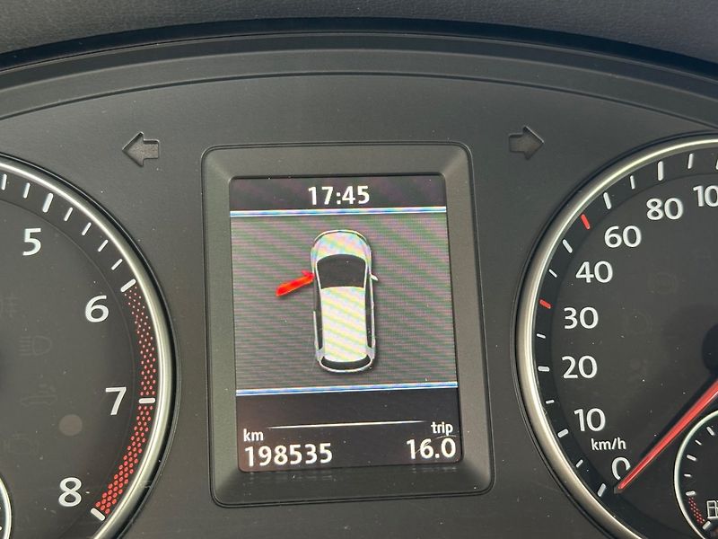 Volkswagen Touran (2011) 1.4TSi DSG 103kW NAVI - fotka 10 z 14