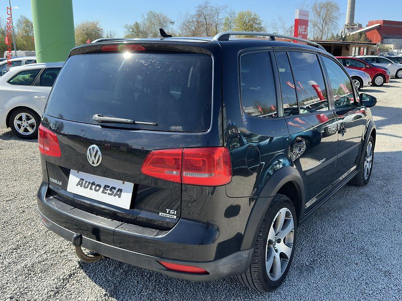 Volkswagen Touran (2011) 2.0 TDi, DSG, bixen - fotka 4 z 20