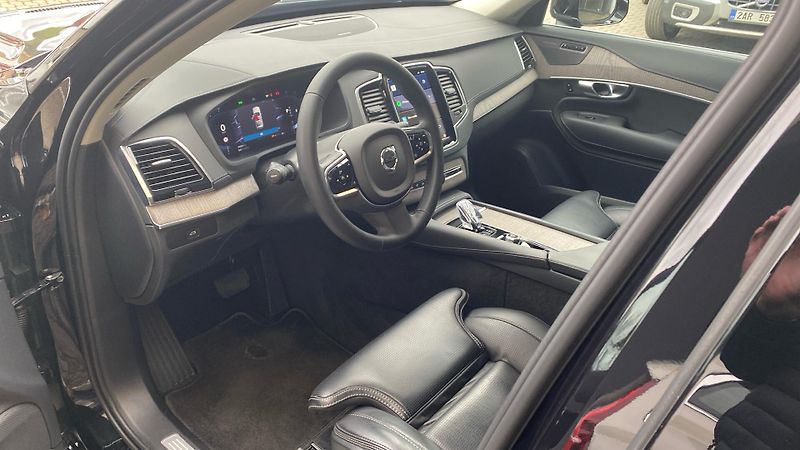 Volvo XC90 PLUS BRIGHT, B5 AWD, 173+10 kW - fotka 8 z 33