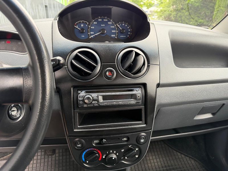 Chevrolet Spark 0,8i / klima / - fotka 17 z 19
