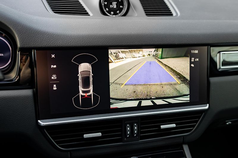 Porsche Cayenne (2023) COUPE PLATINUM EDITION - fotka 26 z 33