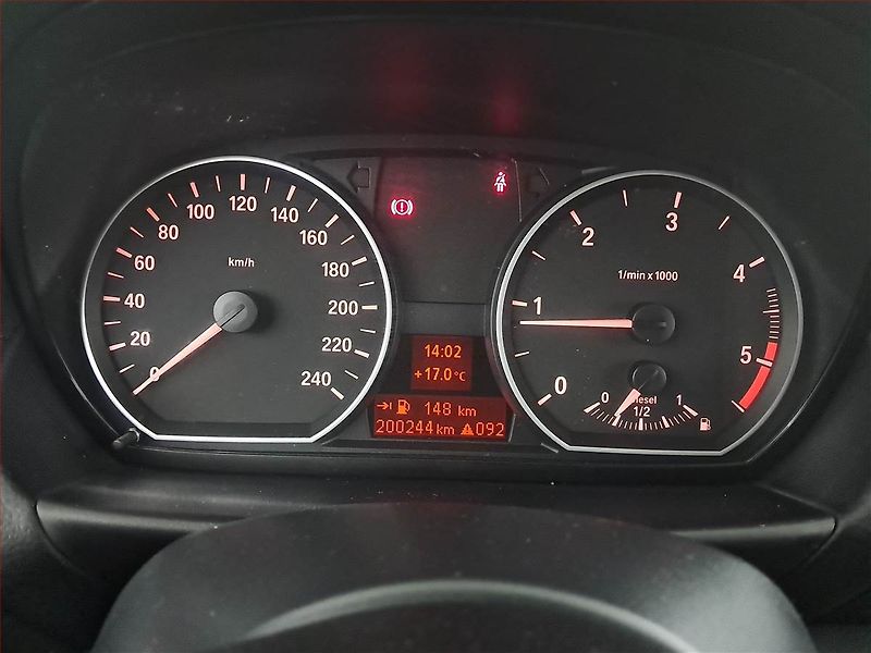 BMW Řada 1 (2010) 116d, po STK, pěkný stav - fotka 11 z 16