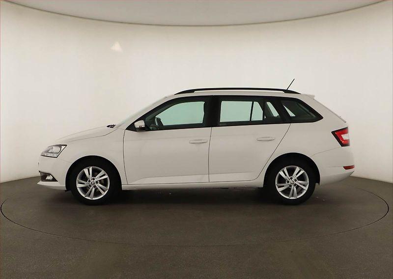 Škoda Fabia (2022) Ambition 1.0 TSI, ČR,1.maj - fotka 3 z 16