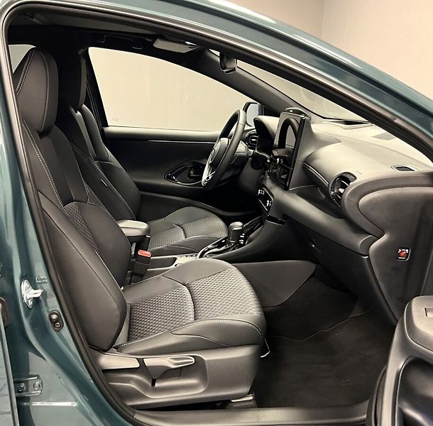 Toyota Yaris 1.5 Hybrid AT EXECUTIVE VIP SK - fotka 10 z 18