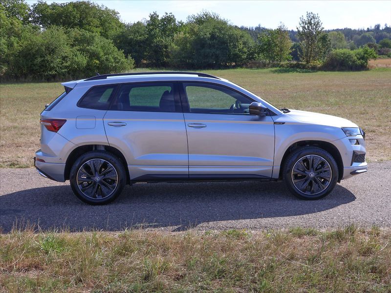 Škoda Karoq 2,0 2.0 TDI Sportline 4x4 DSG - fotka 9 z 35