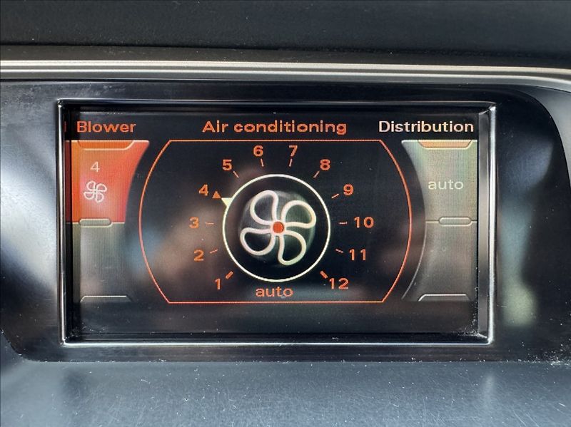 Audi A4 2,0 TDI 105kW AVANT - fotka 37 z 50