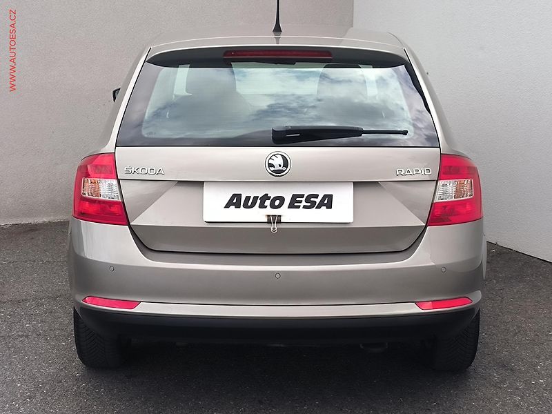 Škoda Rapid (2015) 1.2 TSi Spaceback, Ambition - fotka 5 z 16