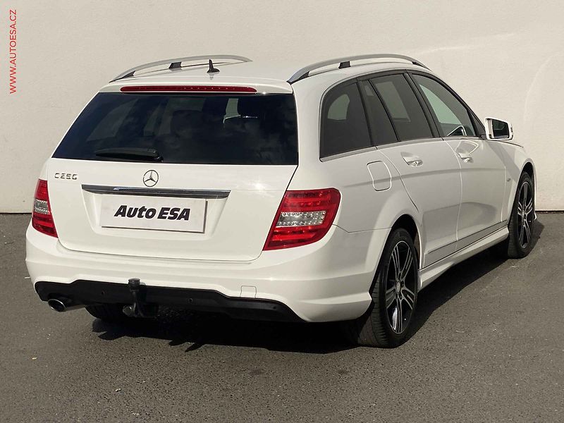 Mercedes-Benz Třídy C (2013) 1.8 C250, Edition, AT, bixen - fotka 4 z 18