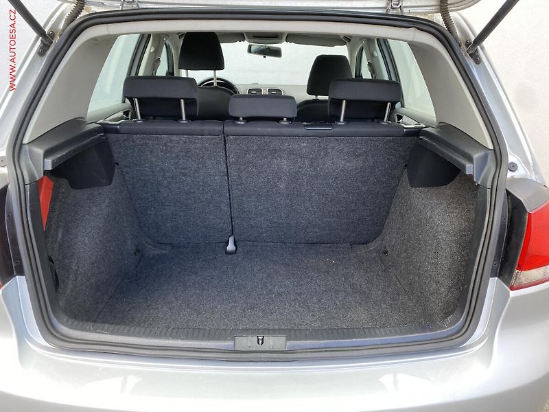 Volkswagen Golf (2010) 1.6 TDi, ČR, Trendline, AC - fotka 7 z 16