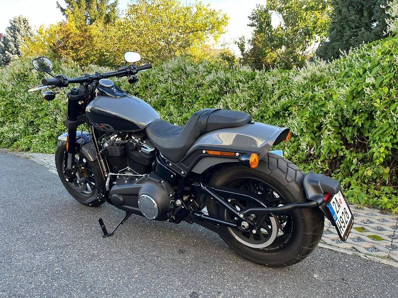 Harley-Davidson FXFBS Softail Fat Bob 114cui (2022) AKČNÍ CENA - fotka 6 z 14