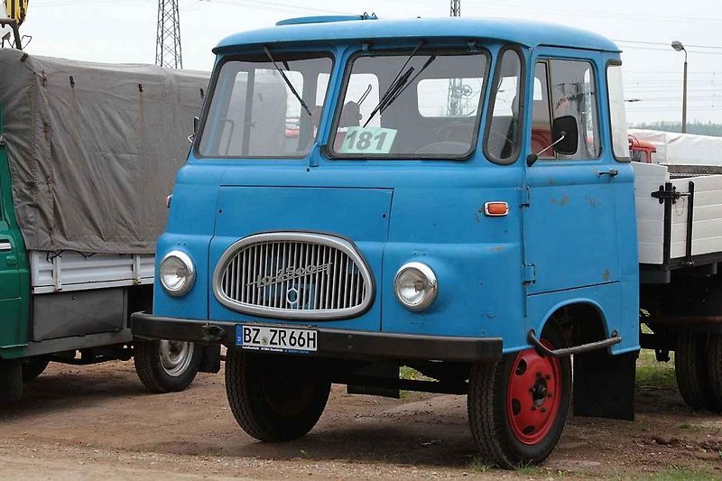 Zavzpomínejte s námi na to, jaká auta, s výjimkou těch co patřila invazním vojskům, se v srpnu 1968 pohybovala na našich silnicích.