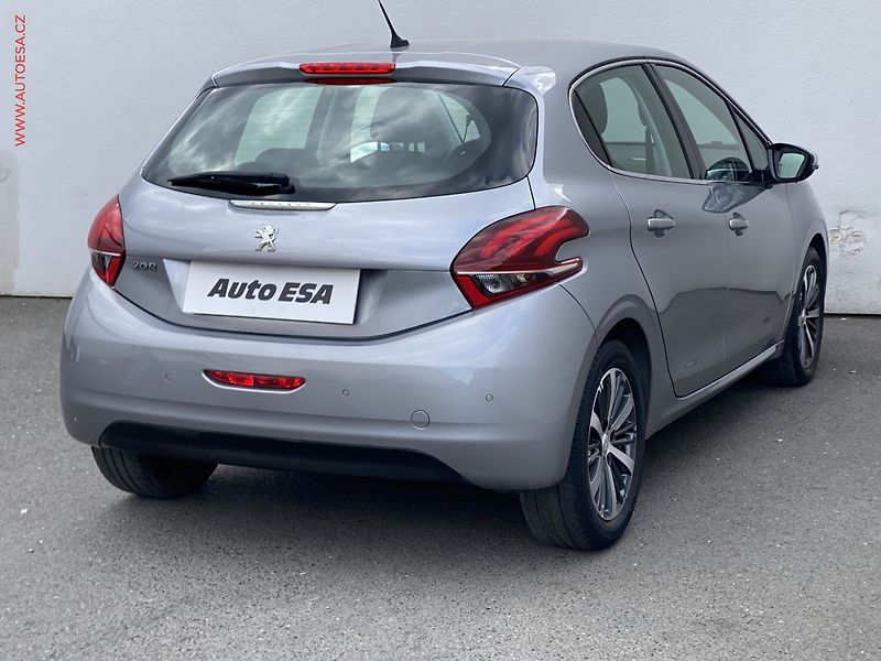 Peugeot 208 (2019) 1.2PT, Allure, navi - fotka 4 z 15