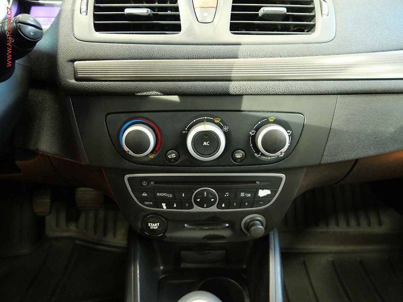 Renault Mégane (2009) 1.6i, AC, STK6/28 - fotka 13 z 17
