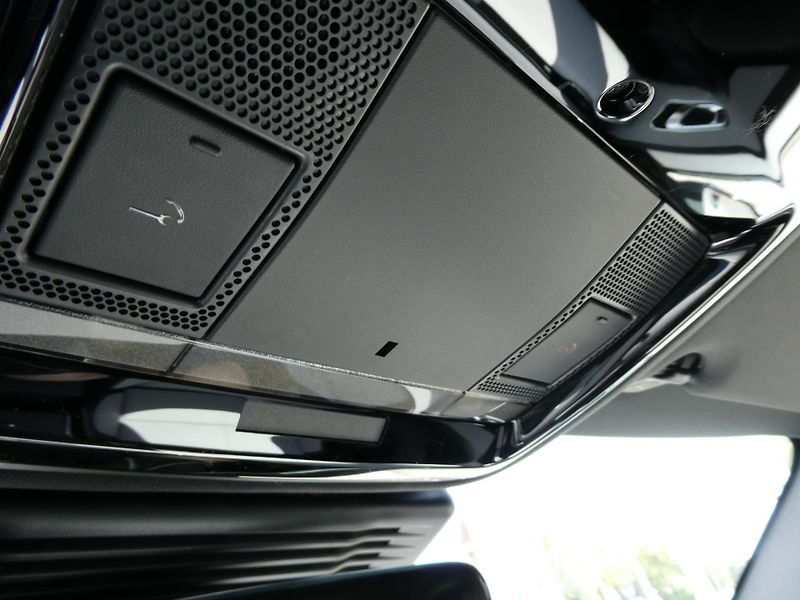 Land Rover Range Rover Velar (2026) 2,0 S D200 - fotka 29 z 34