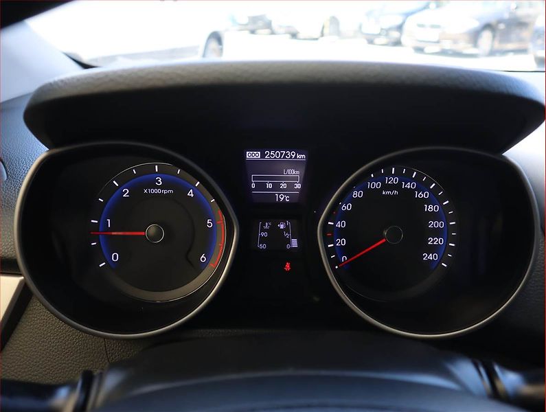 Hyundai i30 (2016) Comfort 1.6 CRDi, Serv.kniha - fotka 11 z 16