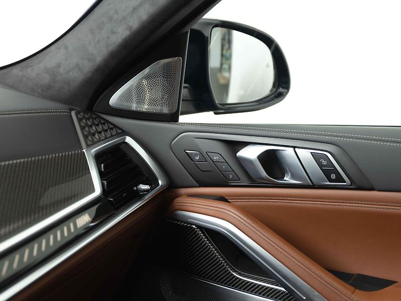 BMW X6 M60i - fotka 16 z 22