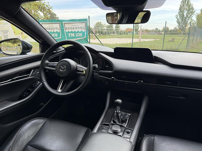 Mazda 3 2.0 Skyactiv-X Mild-Hybrid - fotka 25 z 35