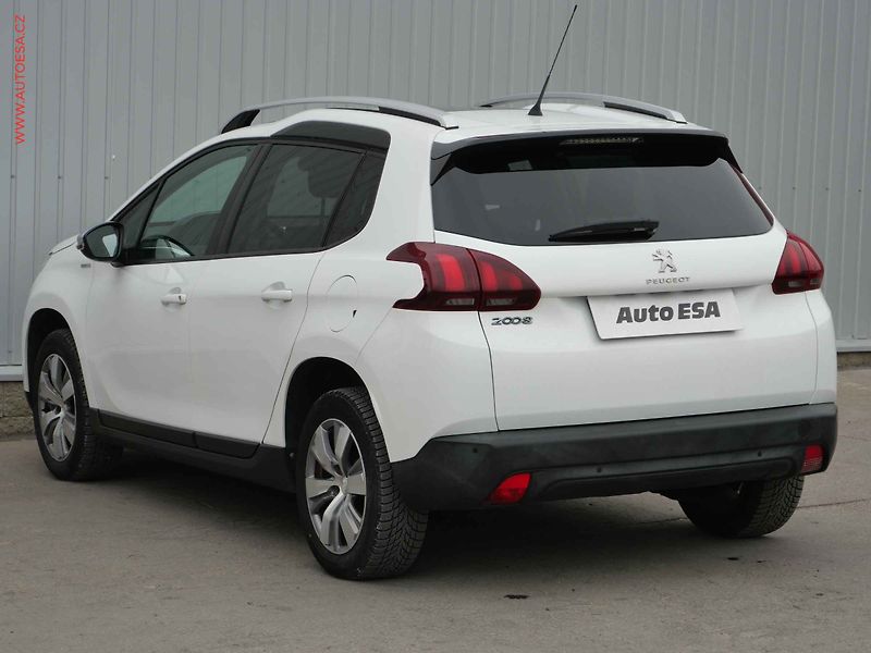 Peugeot 2008 (2018) 1.2PT, AC, park.asist - fotka 6 z 21