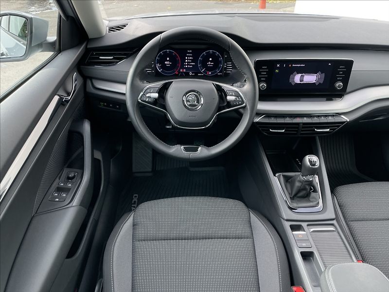 Škoda Octavia 2,0 TDI Combi Ambition Plus - fotka 7 z 24