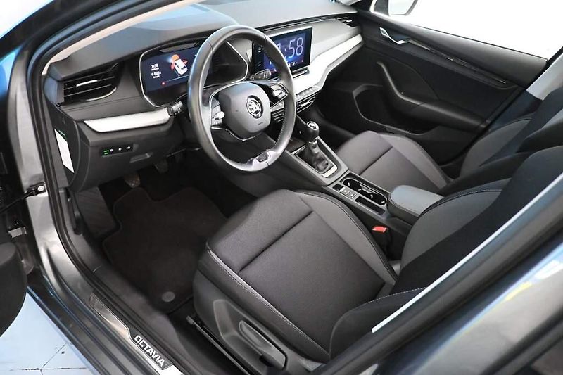 Škoda Octavia (2023) 2.0 LED TOUR VIRTUAL Tažné Nez - fotka 11 z 36
