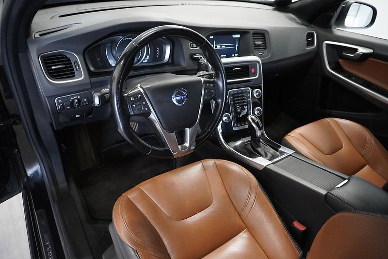 Volvo S60 (2016) D5 AUTOMAT - fotka 14 z 33