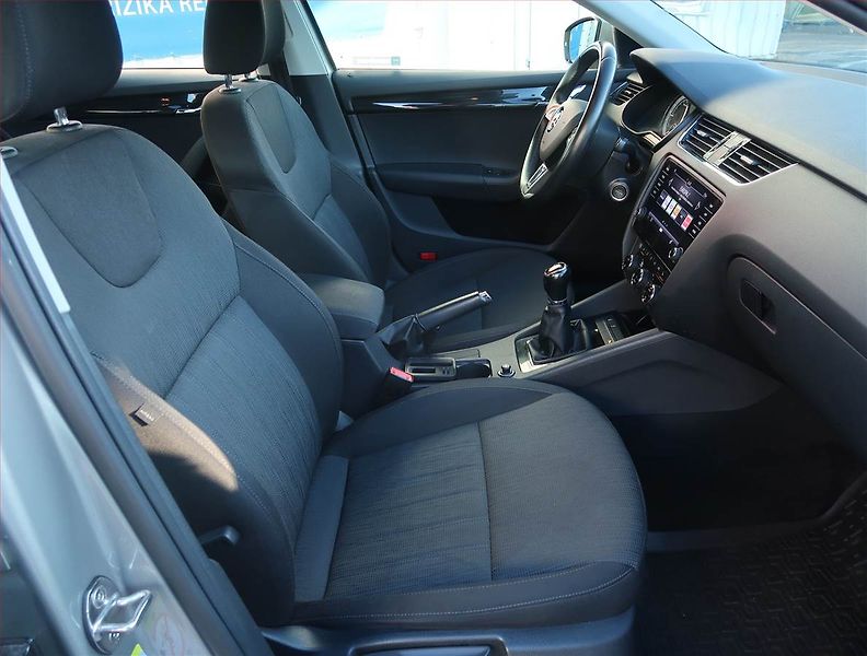 Škoda Octavia (2017) Style 2.0 TDI, Tempomat - fotka 9 z 20