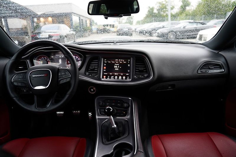 Dodge Challenger 5.7L V8 Hemi/Shaker/kůže/375 P - fotka 24 z 41