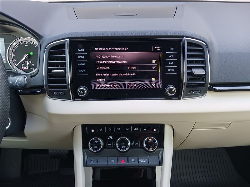 Škoda Karoq 1,5 TSI DSG STYLE - fotka 14 z 32