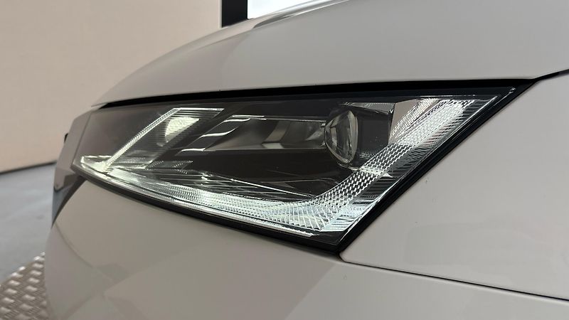 Škoda Octavia 2.0 TDI DSG Style Combi - fotka 18 z 27