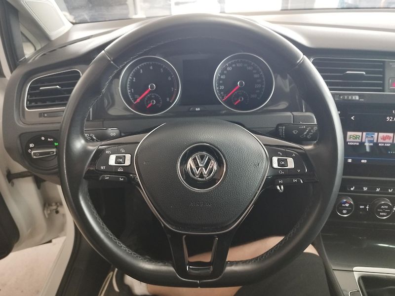 Volkswagen Golf (2017) TSI,92KW,FULL,LED,19ALU,TAŽNÝ - fotka 35 z 39