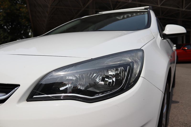 Opel Astra Opel Astra J Sports Tourer 1.7 - fotka 5 z 54