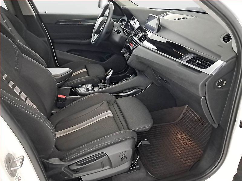 BMW X1 (2019) sDrive18i, Automat, Navi - fotka 9 z 26