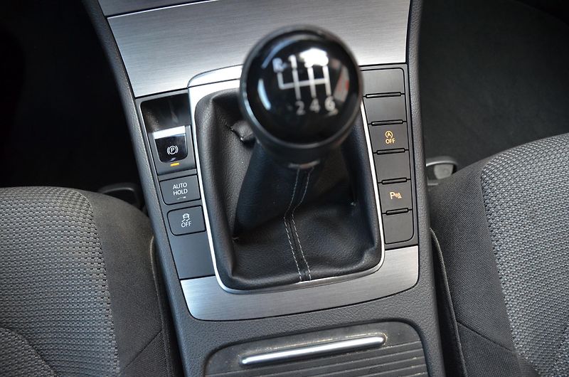 Volkswagen Passat (2014) 2.0 TDi 103kW Bi-XENON / TAŽNÉ - fotka 31 z 39
