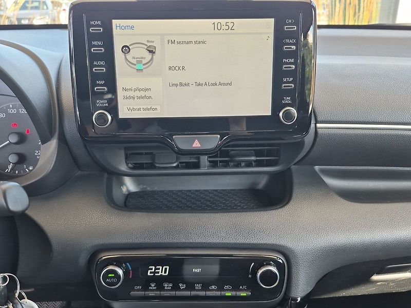 Toyota Yaris 1.5 HEV 1 CVT Comfort tech - fotka 17 z 24