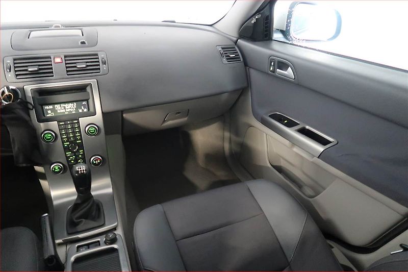Volvo V50 (2009) 2.0 D, nová STK, za super cenu - fotka 8 z 16